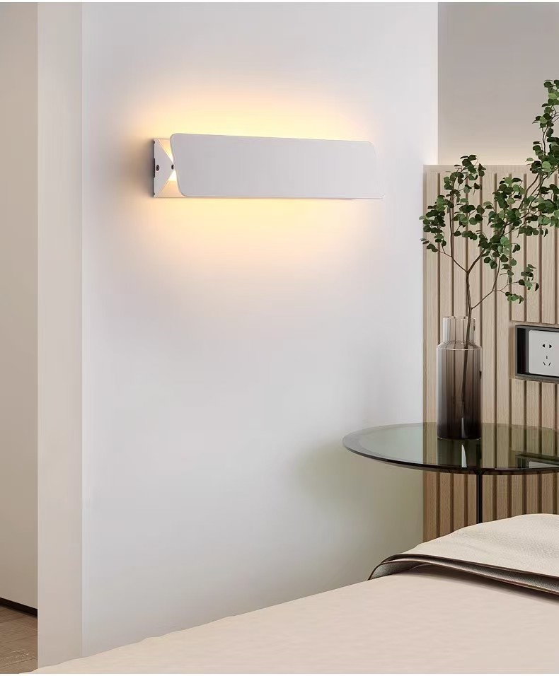 HOTEL BED READ LIGHT